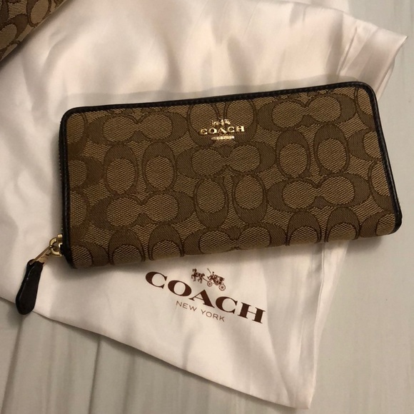 Coach Wallet - Picture 1 of 4